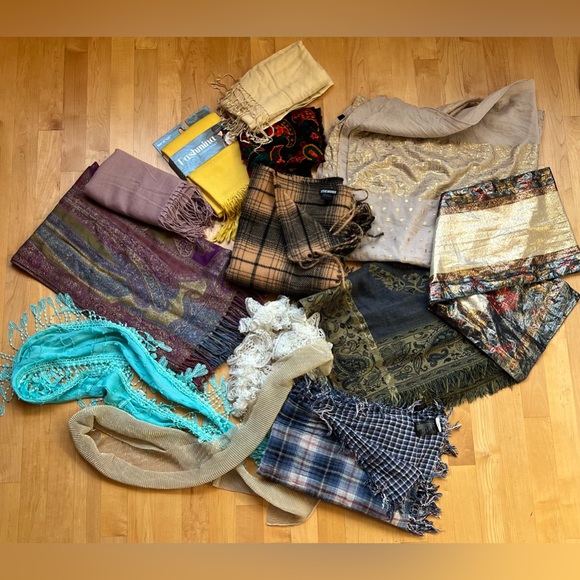 1️⃣3️⃣Lot of 13 Random Scarves-Varying Colors/Sizes/Brands/Materials/Conditions - Picture 3 of 17